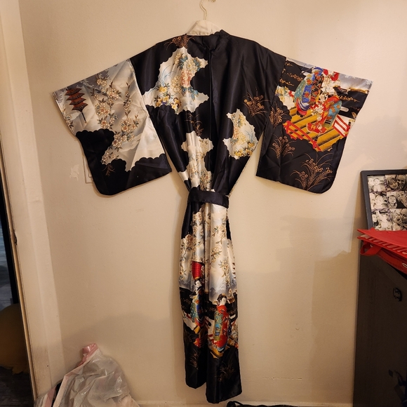 Oriental Floral Kimono Black  Robe - Picture 8 of 14